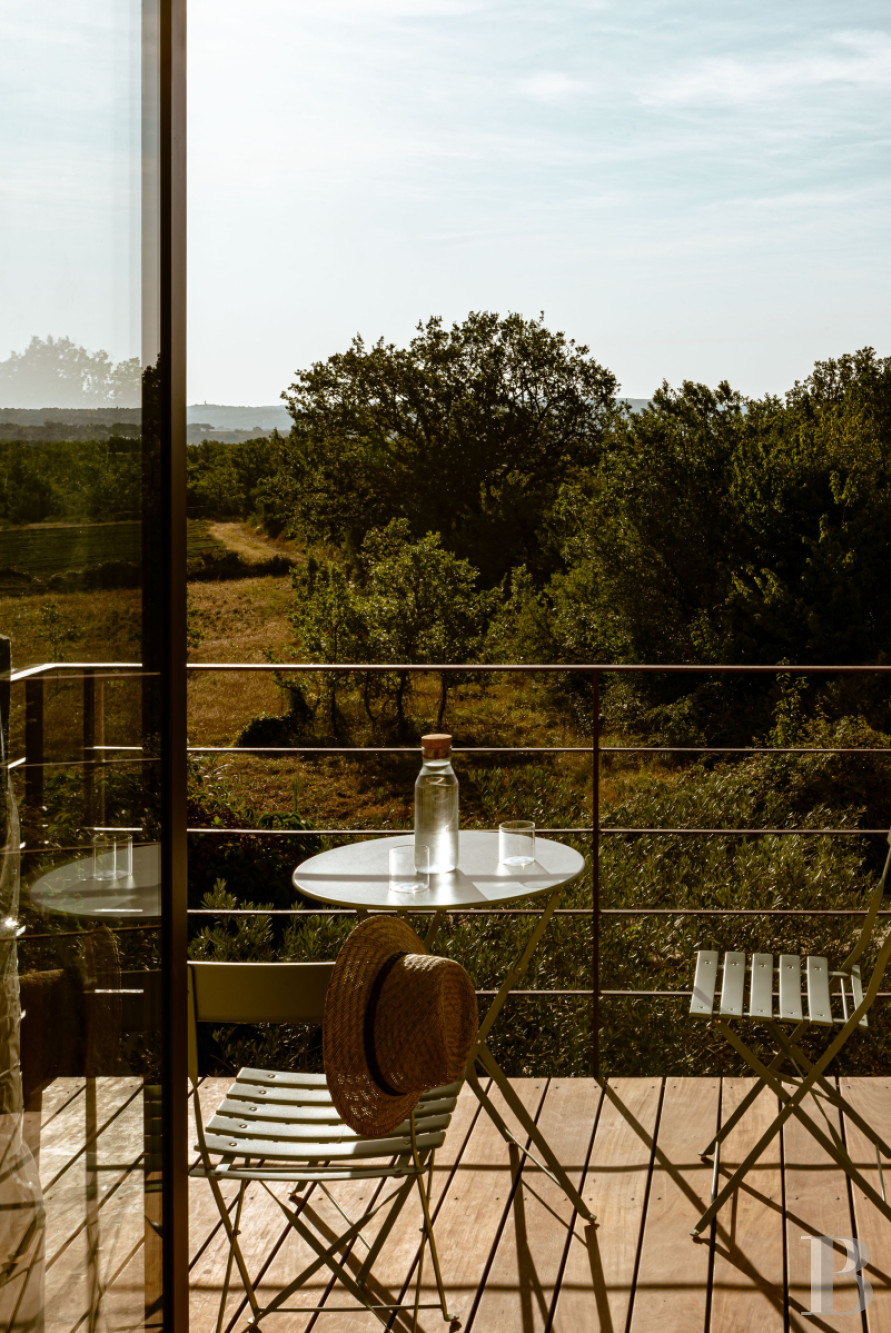 Dans le Gard, en bordure de l’Ardèche, un ancien mas restauré au milieu des oliviers, des vignes et des lavandes - photo  n°6